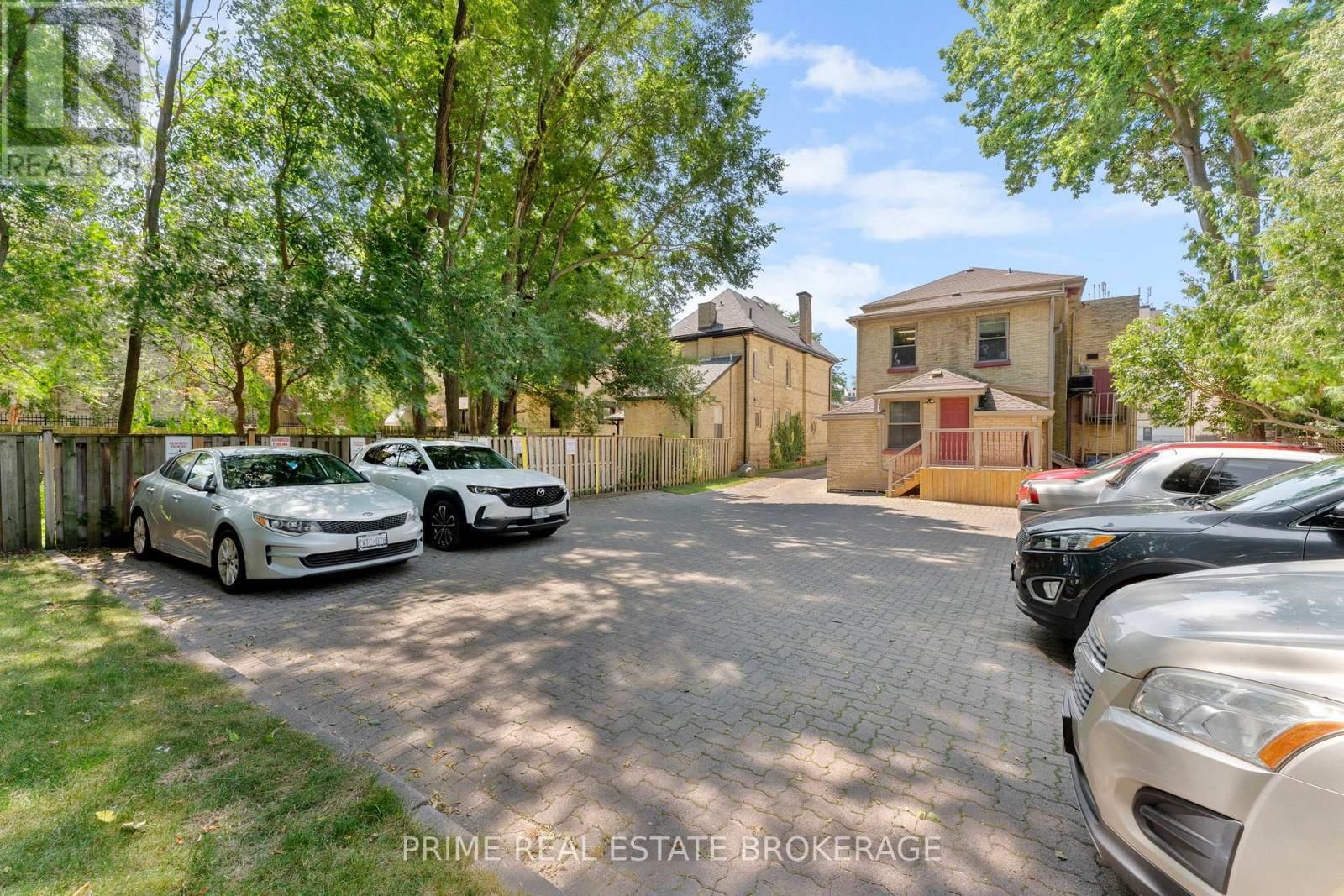 580 WATERLOO STREET Image 37