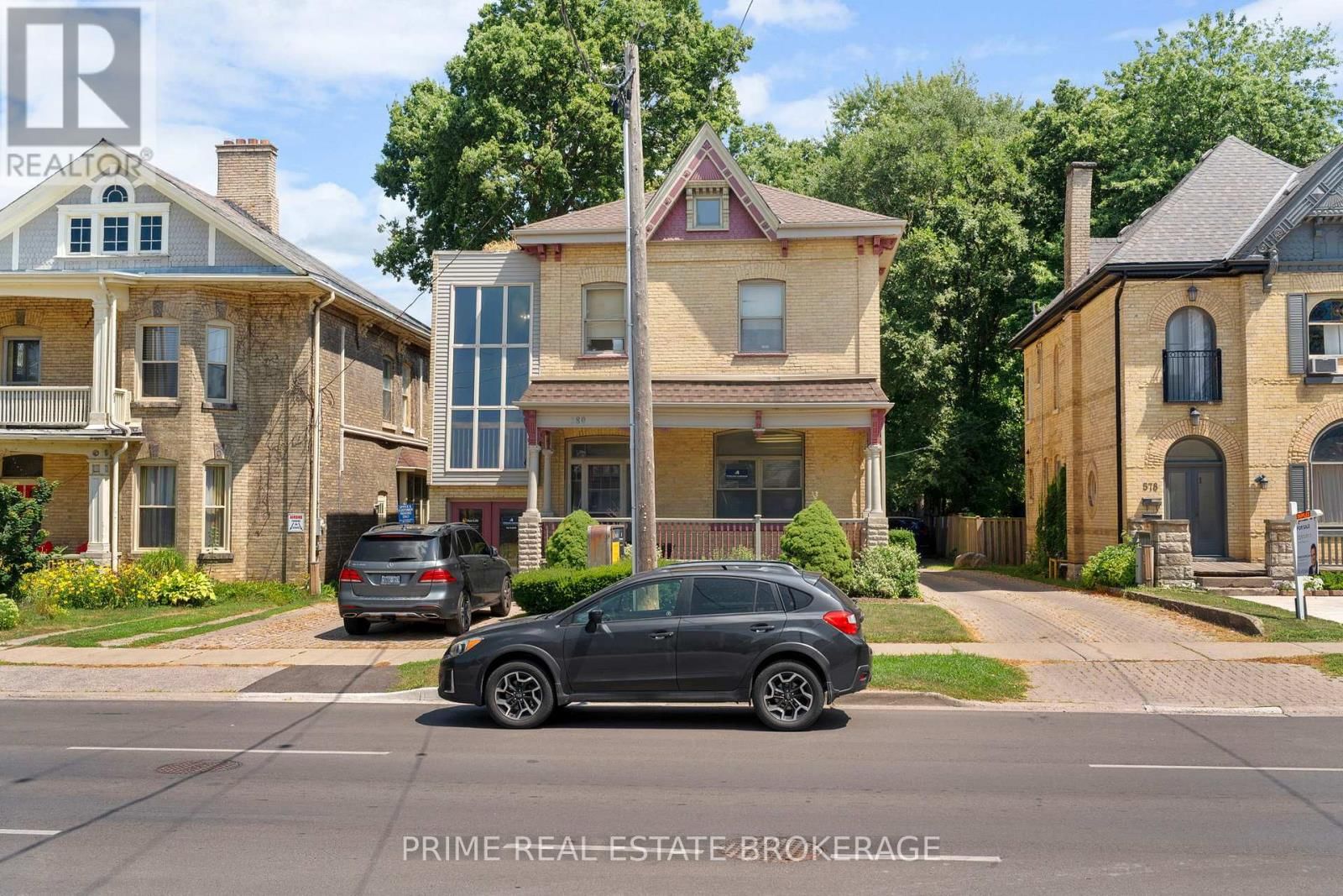 580 WATERLOO STREET Image 39