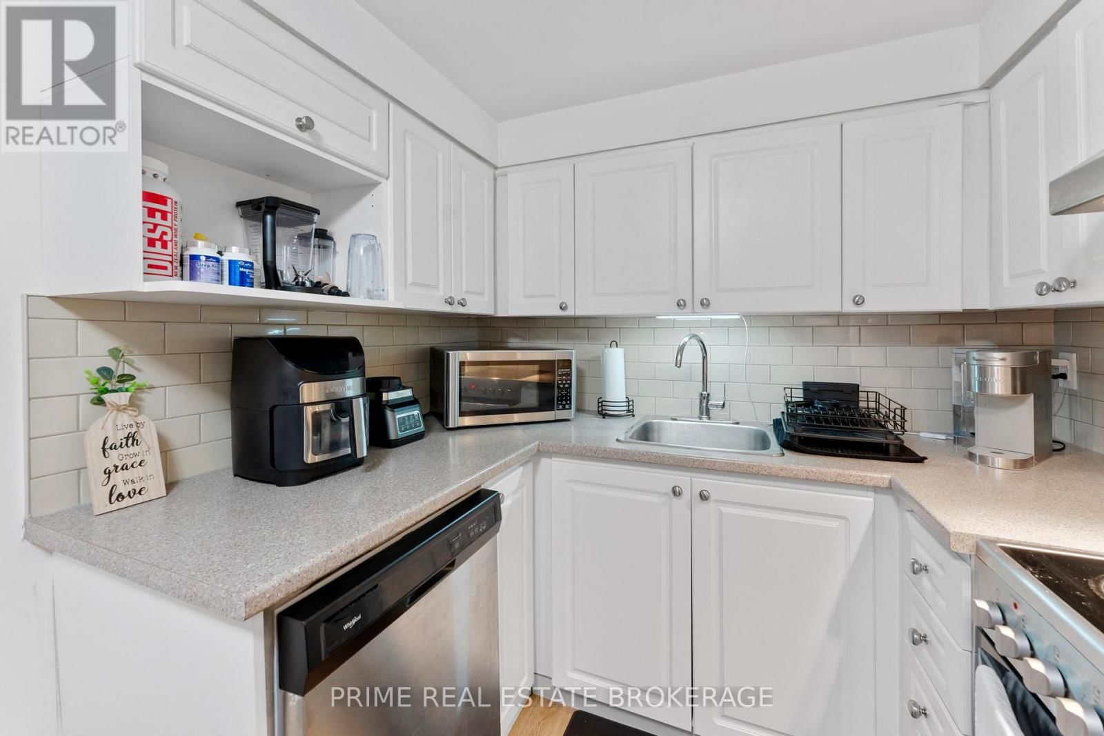 580 WATERLOO STREET Image 7