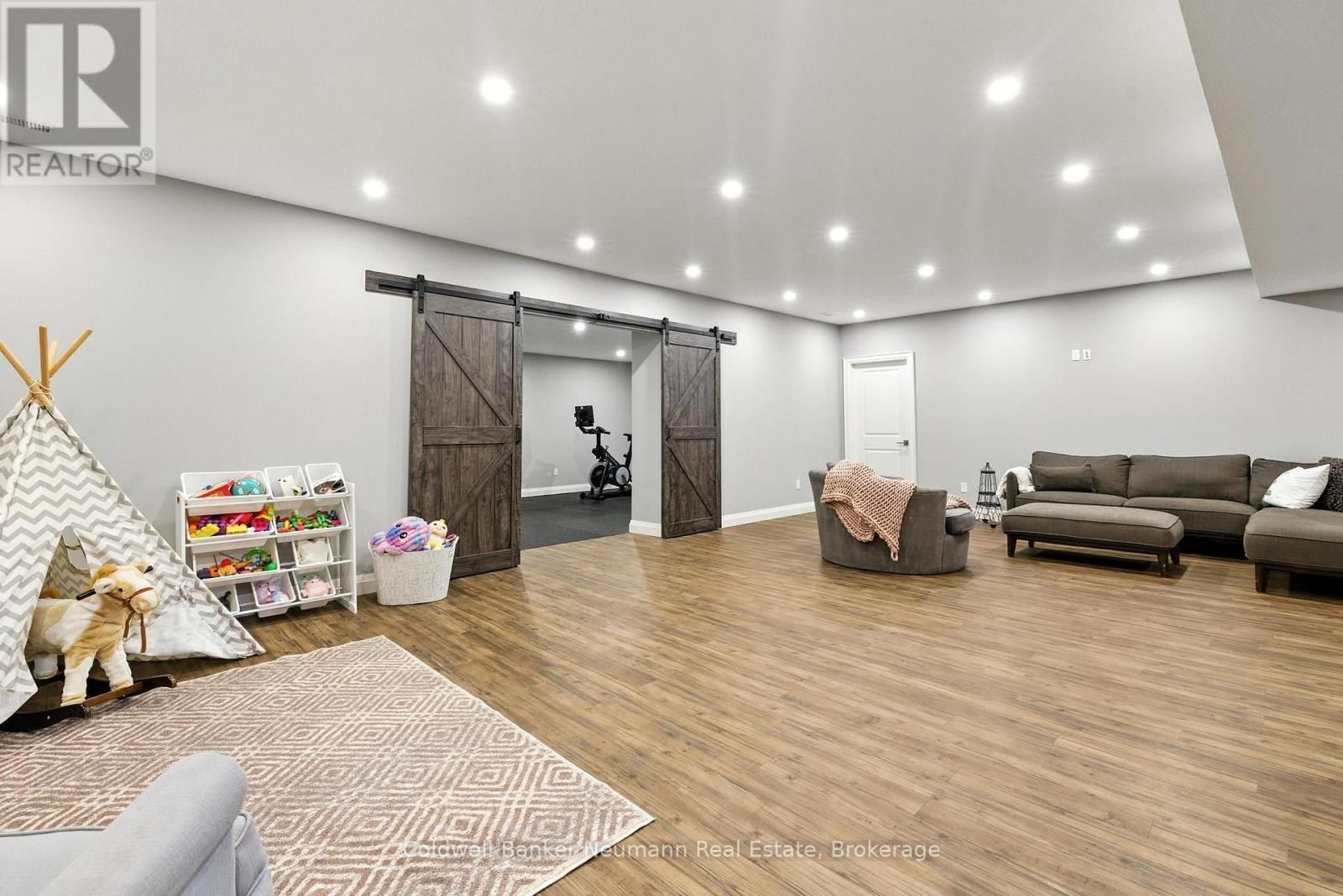 45 AMALIA CRESCENT Image 24