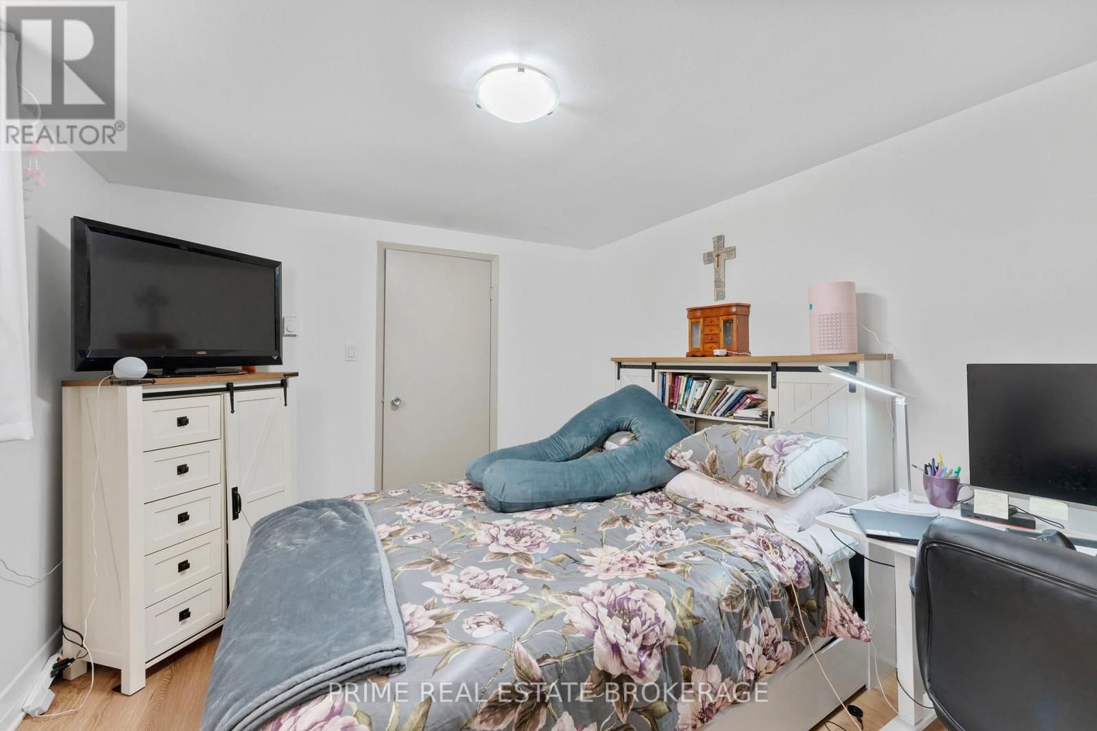 580 WATERLOO STREET Image 32