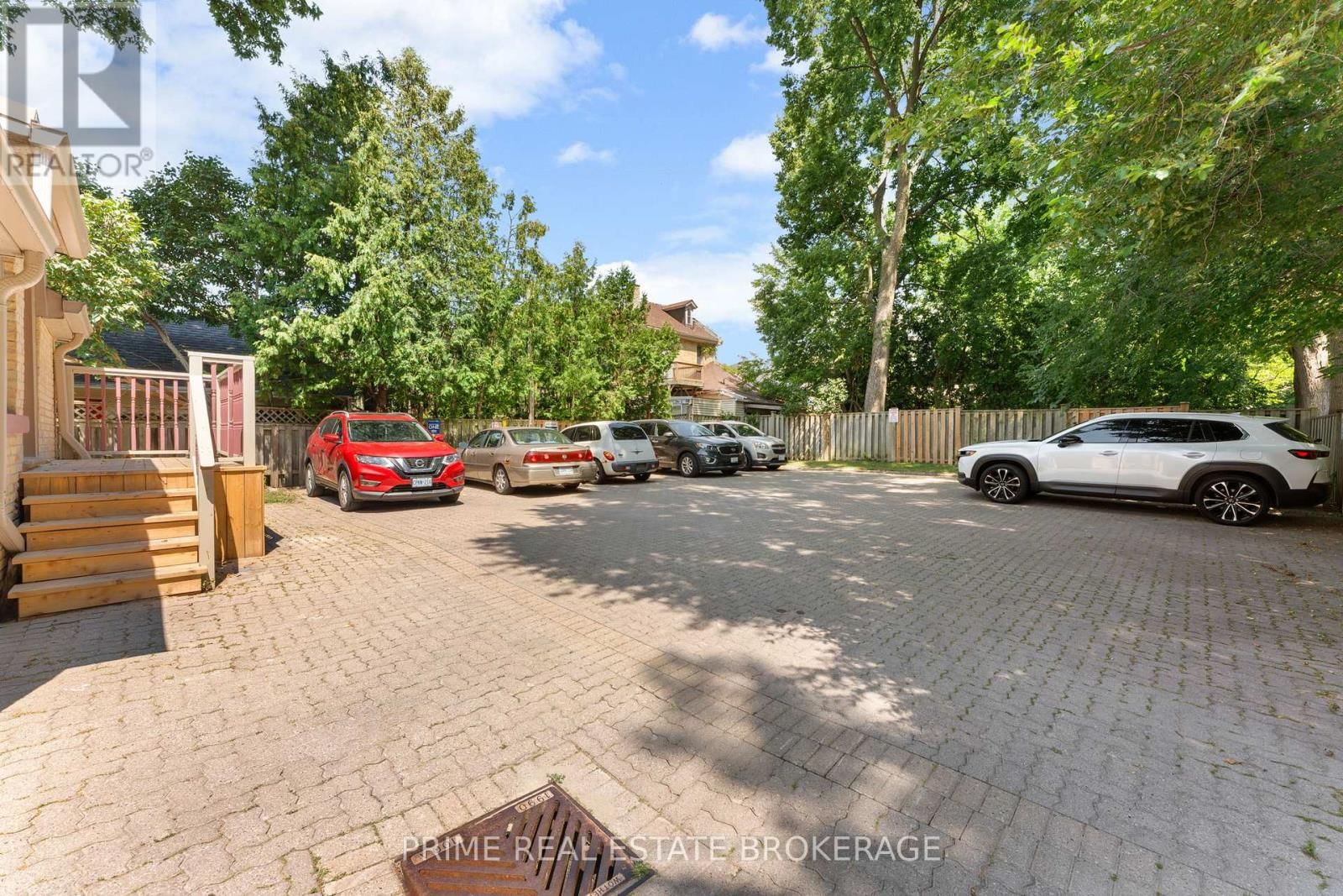 580 WATERLOO STREET Image 42