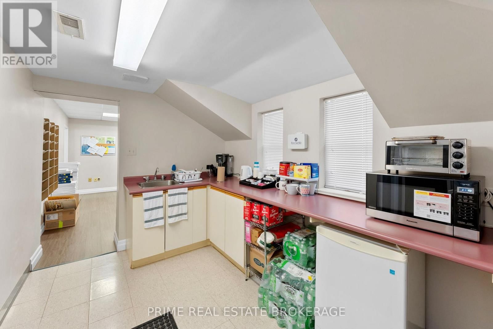 580 WATERLOO STREET Image 8