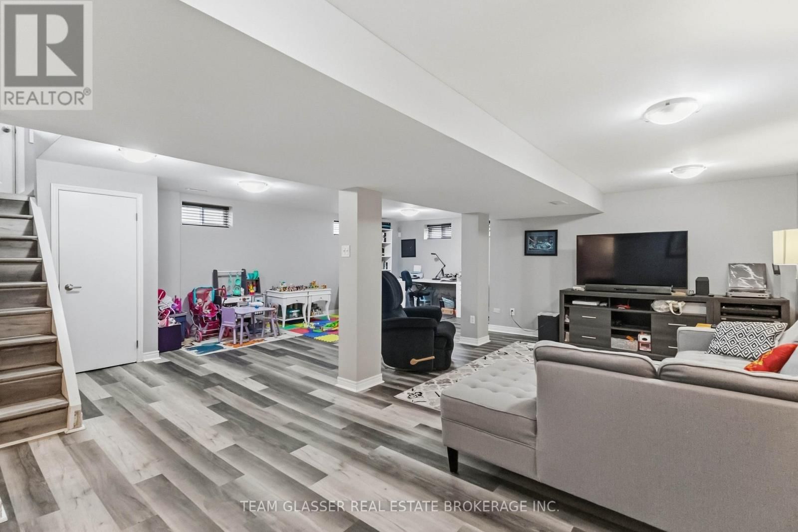 362 CHIPPENDALE CRESCENT Image 32