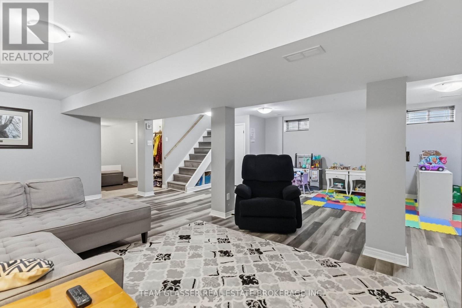 362 CHIPPENDALE CRESCENT Image 34