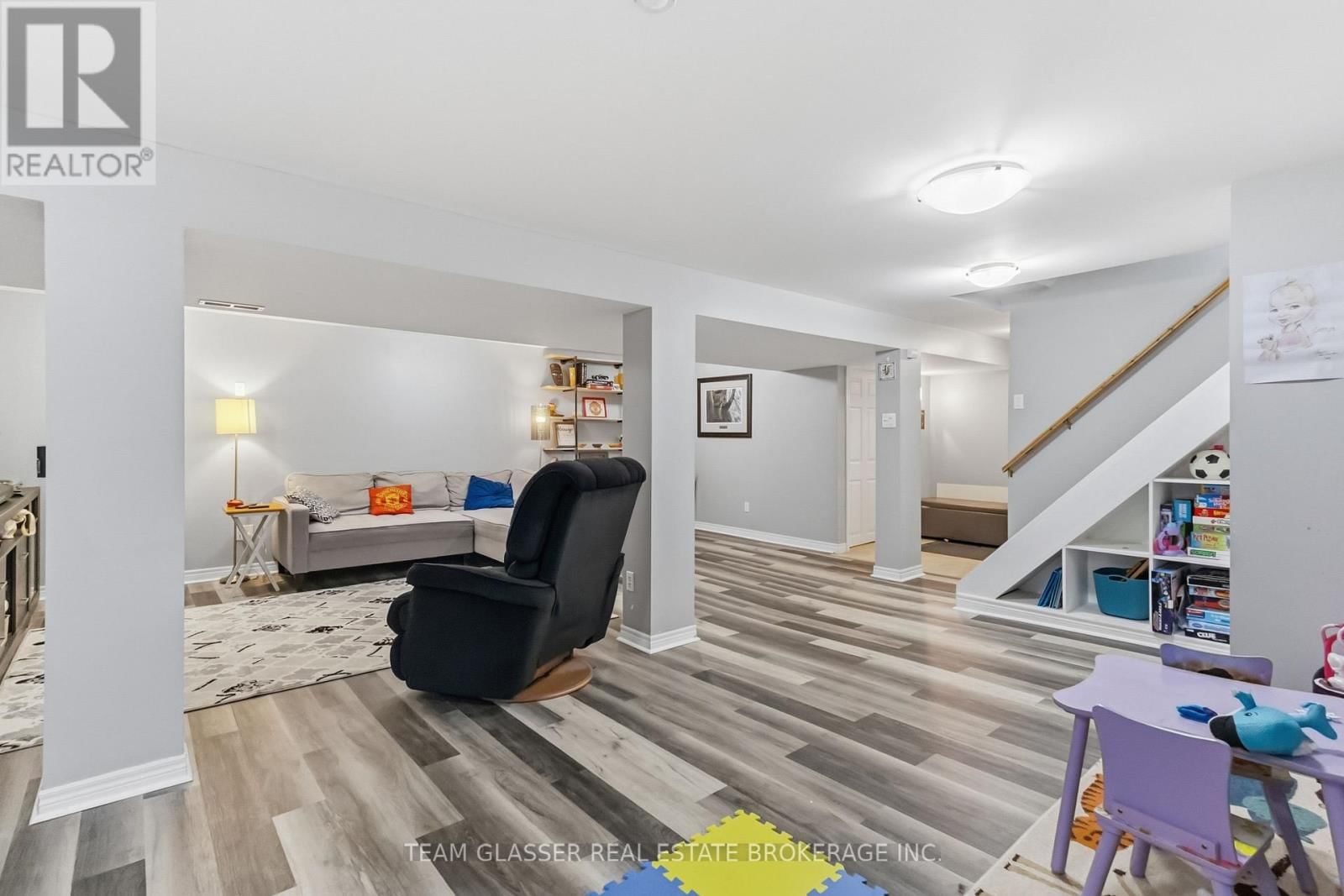 362 CHIPPENDALE CRESCENT Image 36