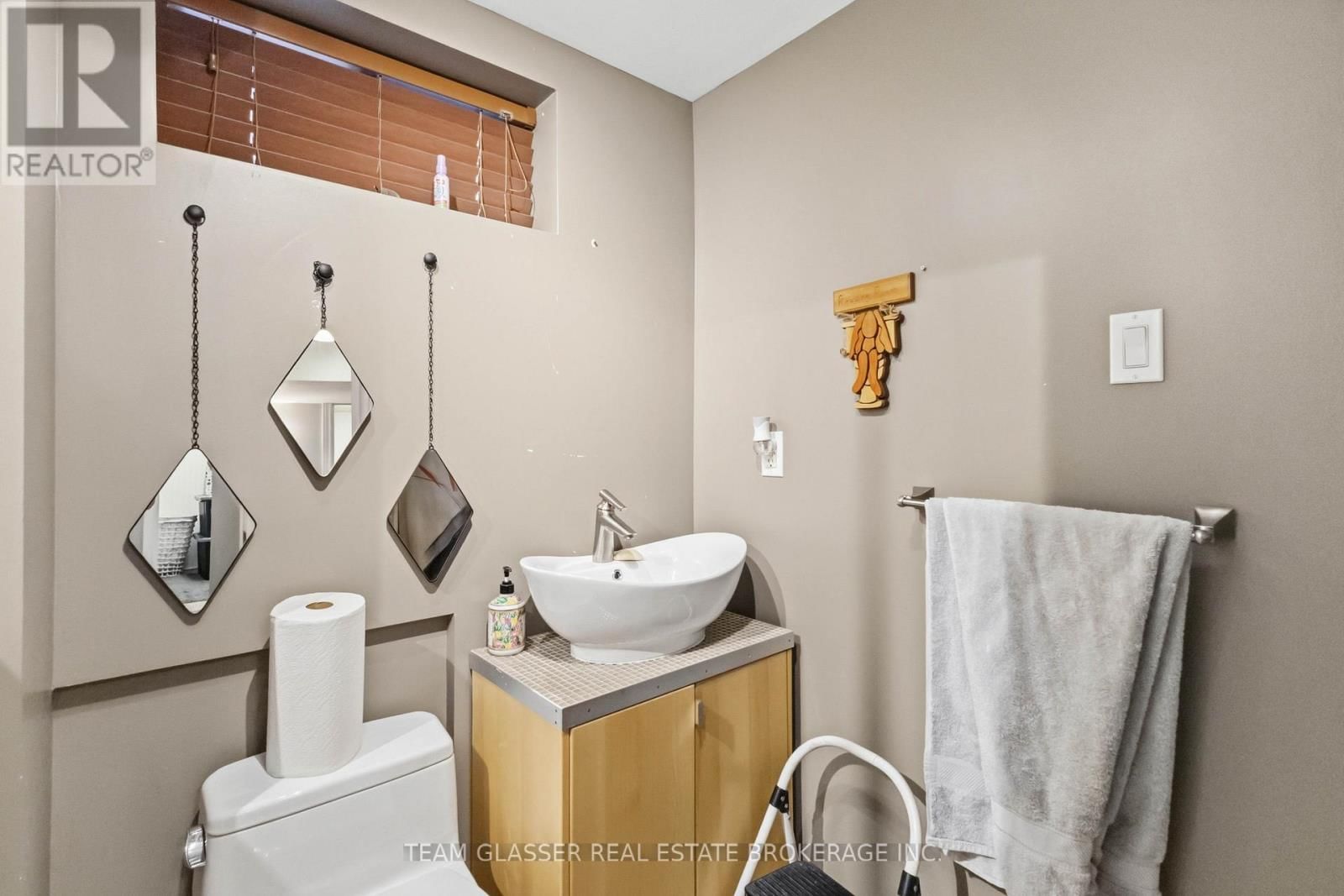 362 CHIPPENDALE CRESCENT Image 40