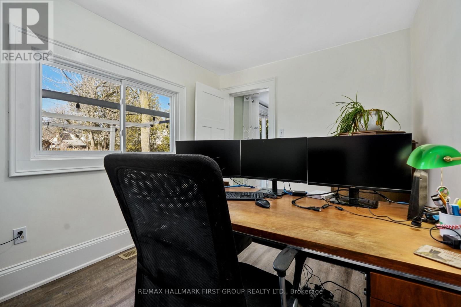 6 NORTON LANE Image 22