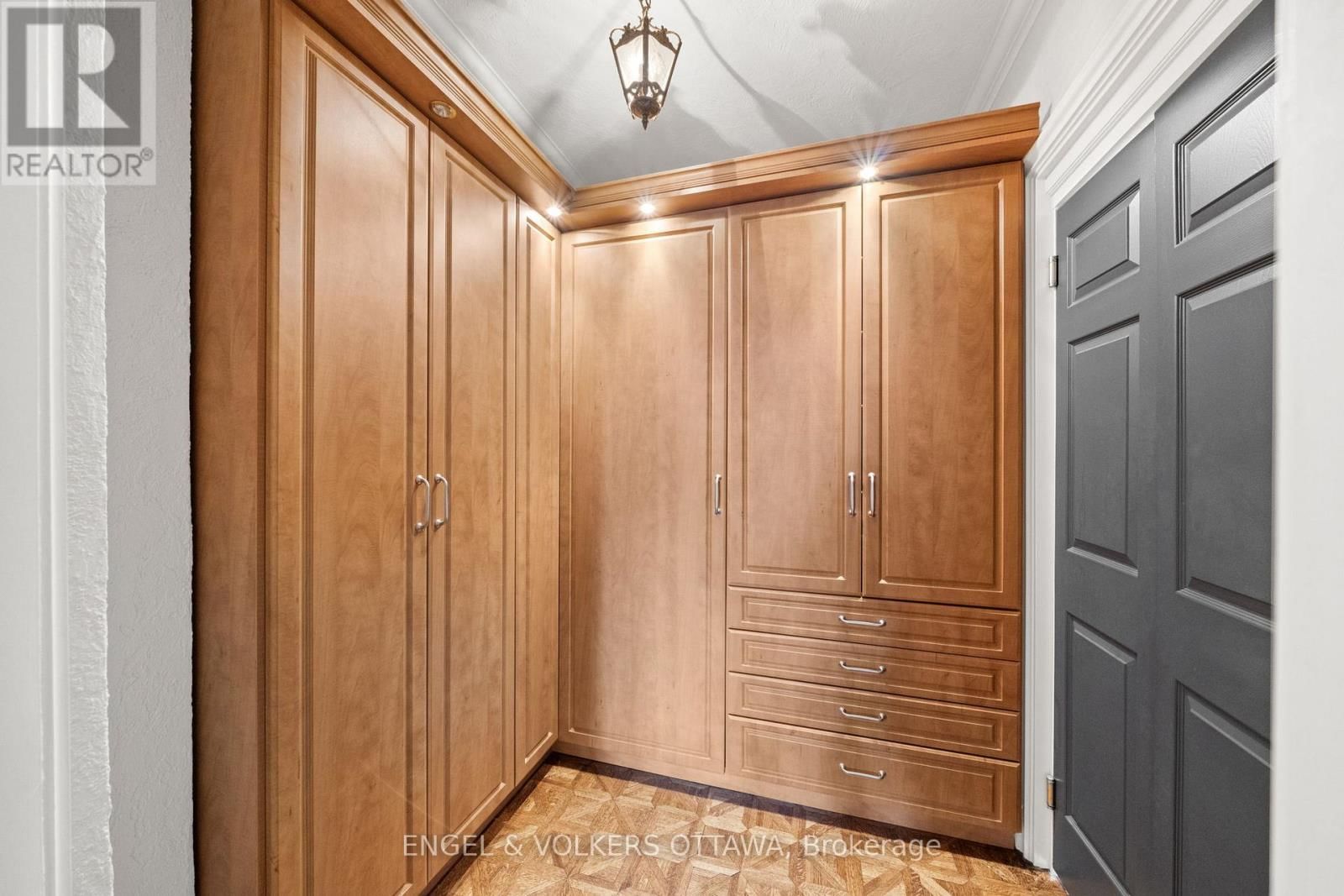 105 STANLEY AVENUE Image 10