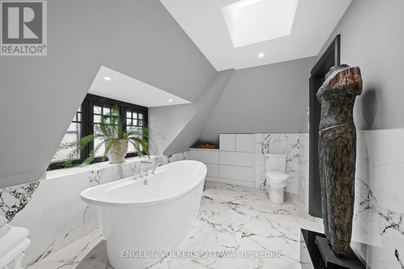 105 STANLEY AVENUE Image 30