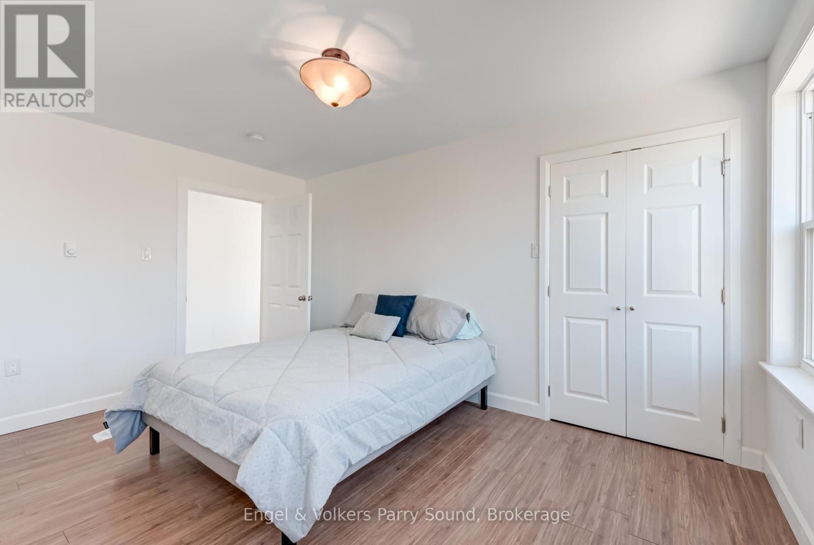 1 HOLLAND AVENUE Image 16