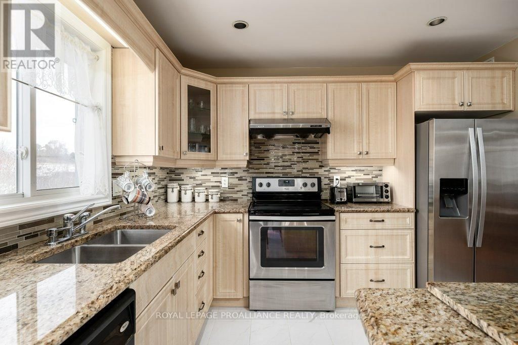 24 STONEGATE CRESCENT Image 10