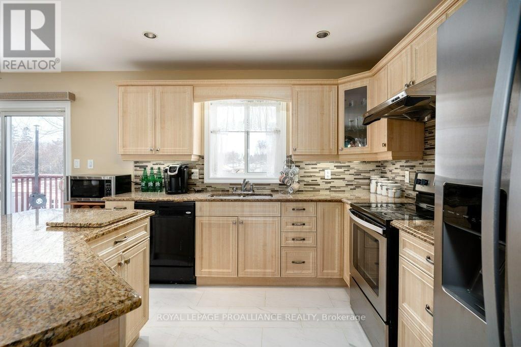 24 STONEGATE CRESCENT Image 11