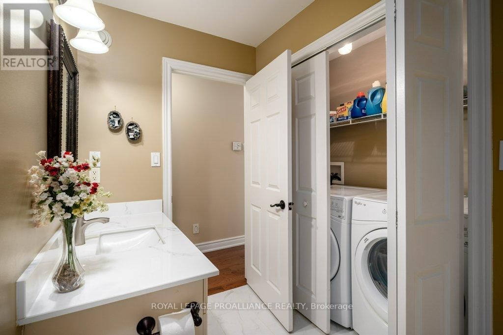 24 STONEGATE CRESCENT Image 16