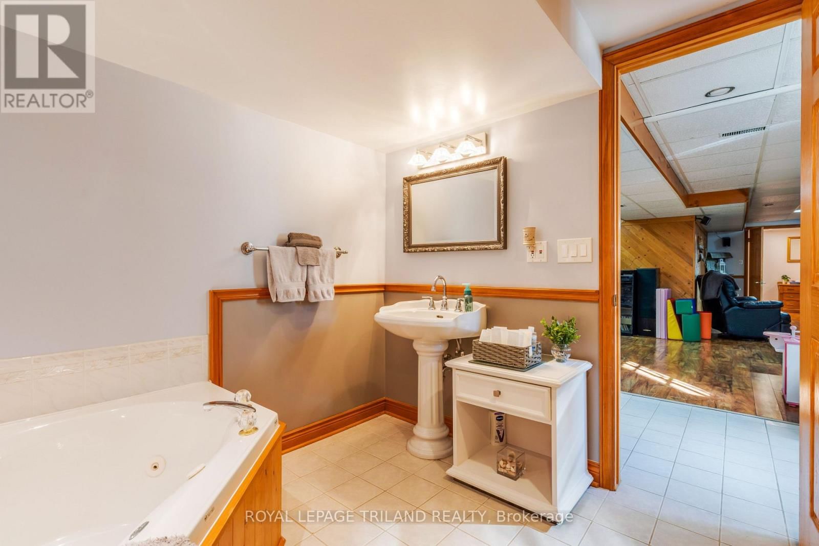 27 CHEROKEE ROAD Image 35