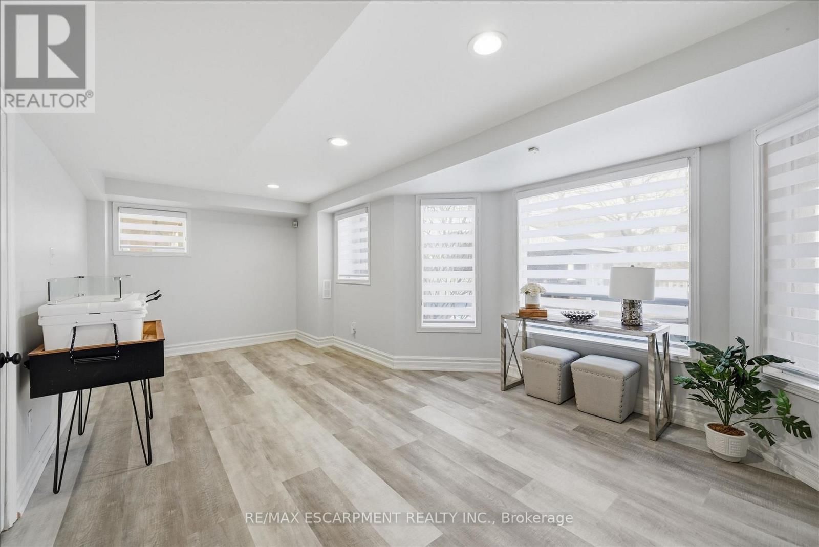 17 FENWICK PLACE Image 36