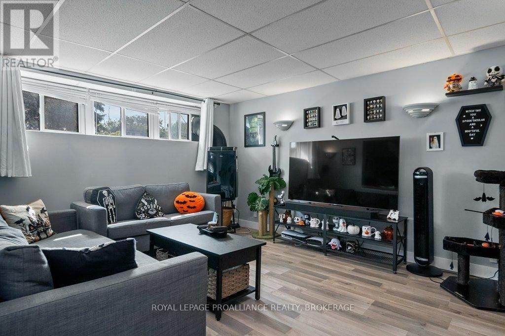 590 MACDONNELL STREET Image 26