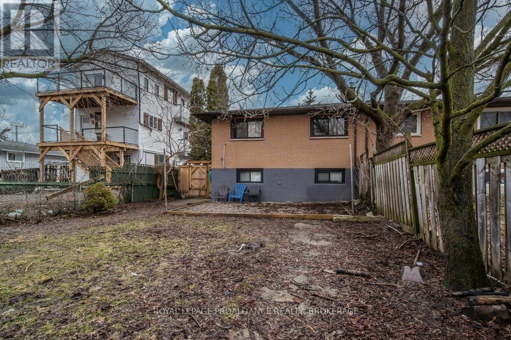 590 MACDONNELL STREET Image 39