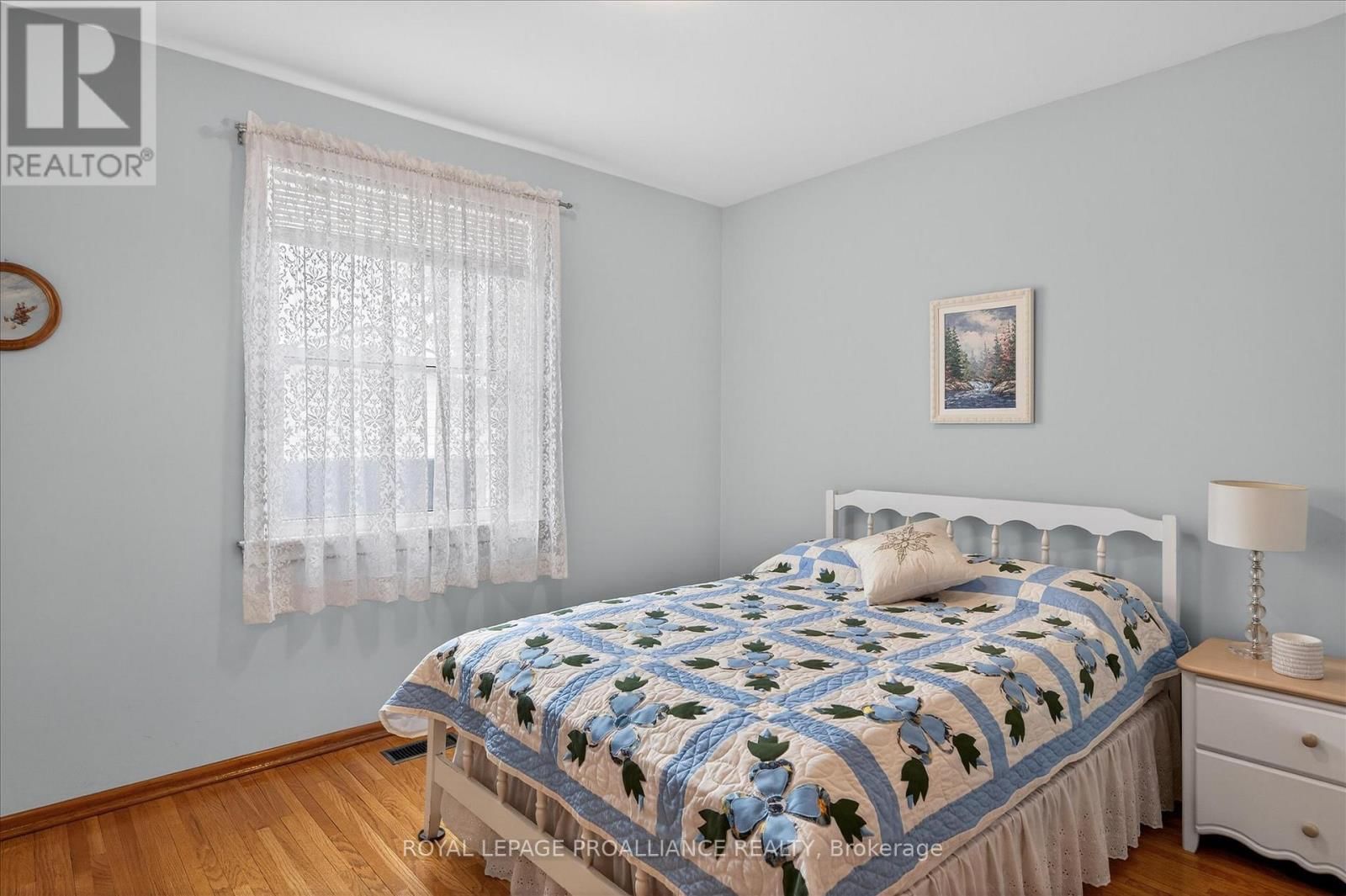 733 CAMERON STREET Image 21