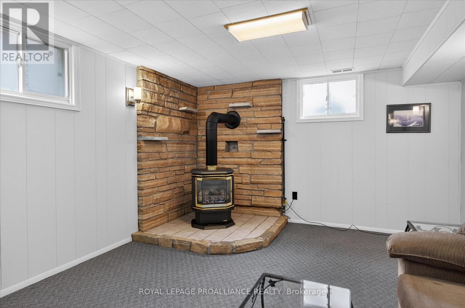 733 CAMERON STREET Image 26