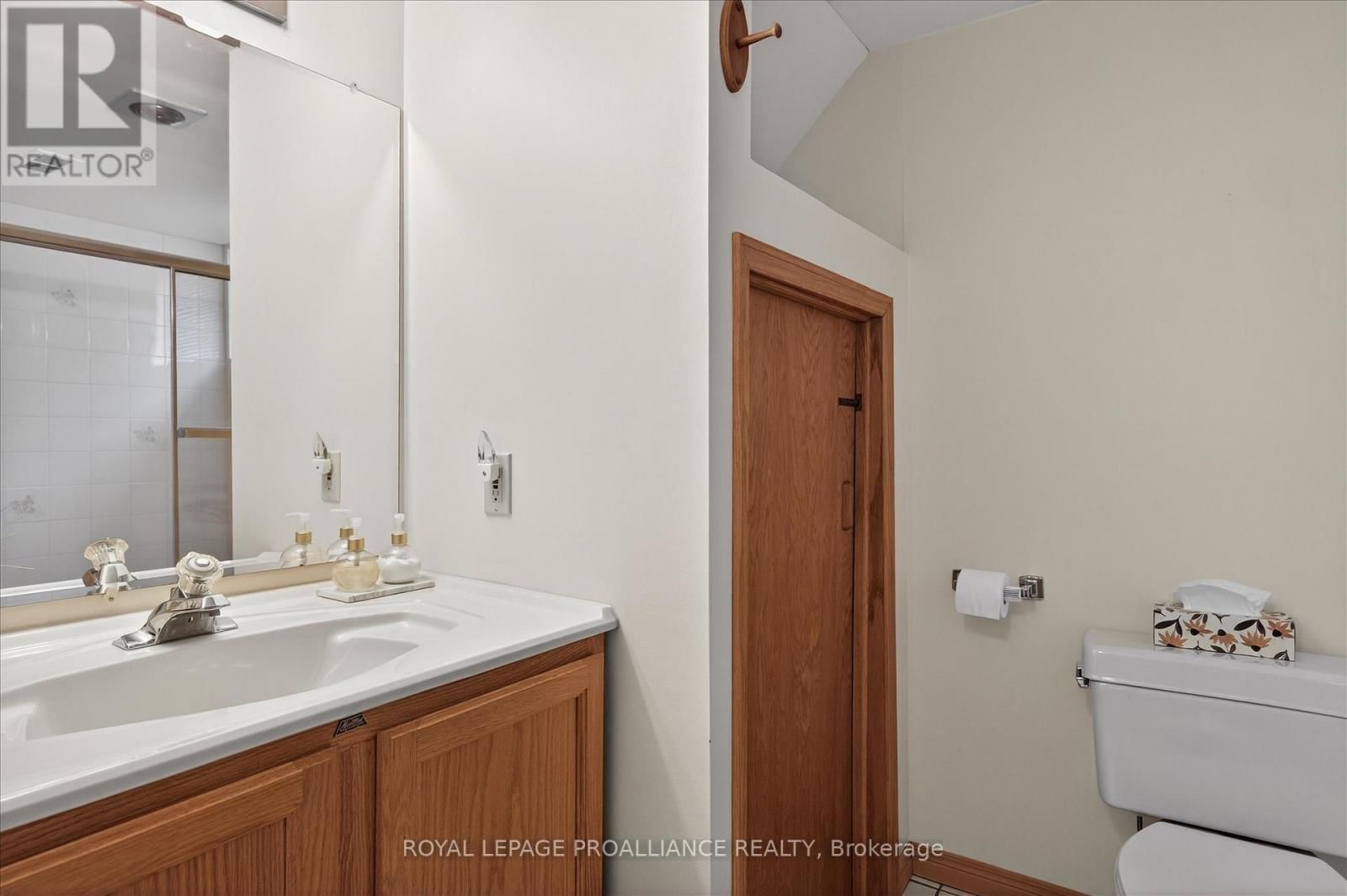 733 CAMERON STREET Image 33