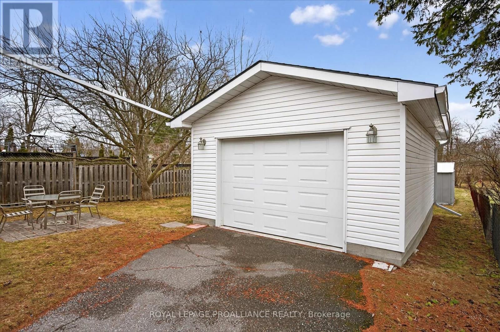 733 CAMERON STREET Image 39