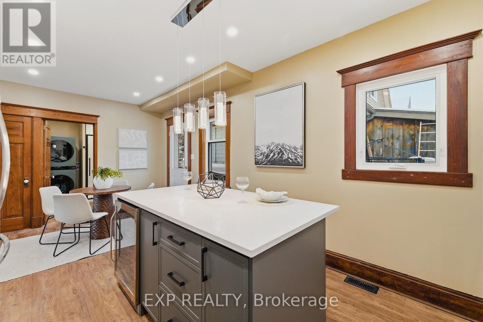 999 VINE STREET Image 16