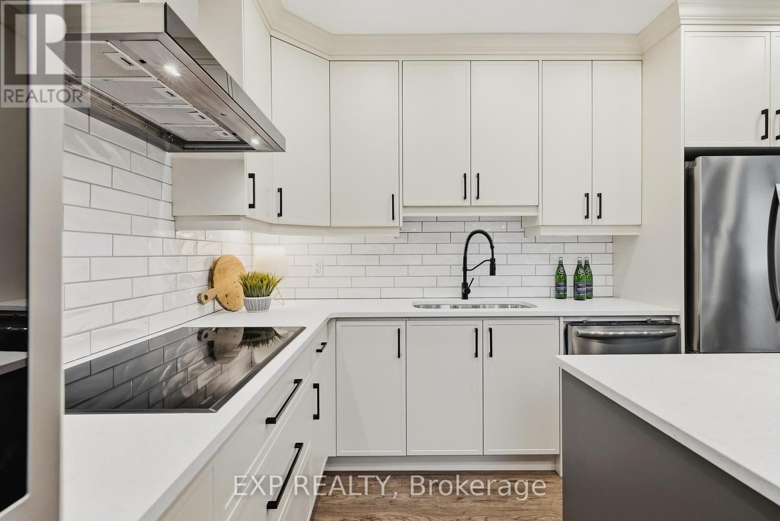 999 VINE STREET Image 18