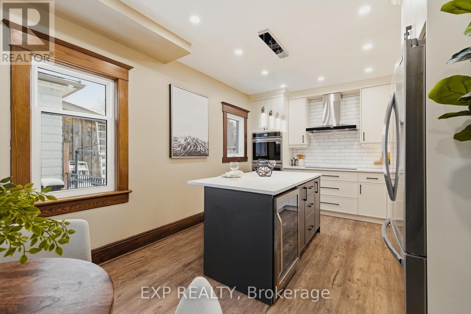 999 VINE STREET Image 19