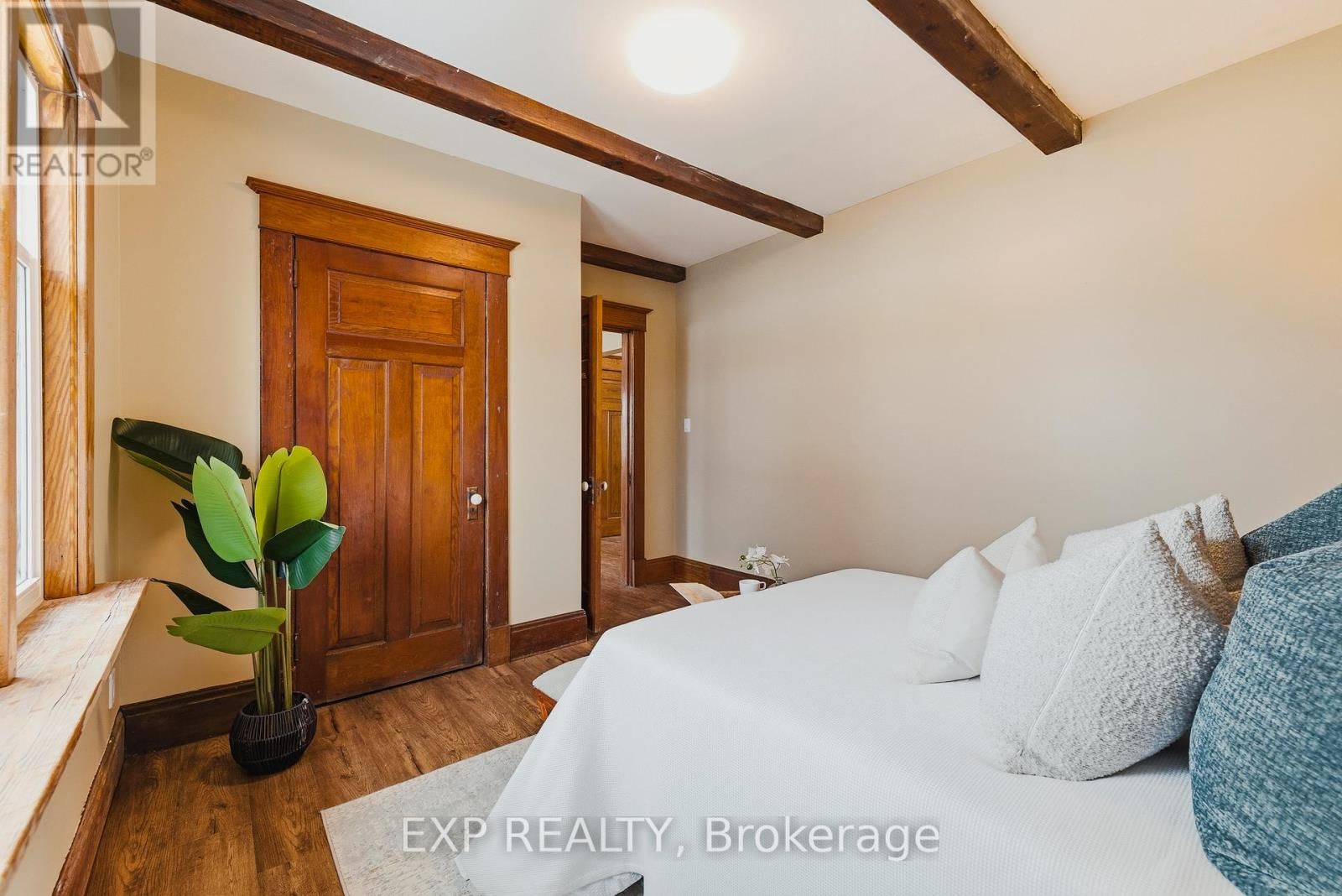 999 VINE STREET Image 22