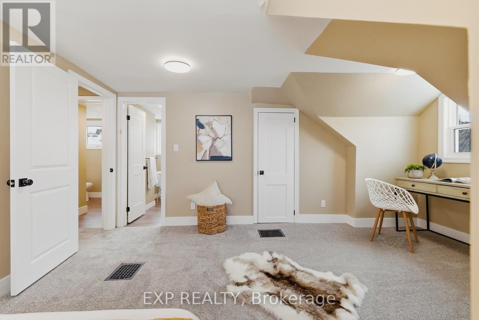 999 VINE STREET Image 25