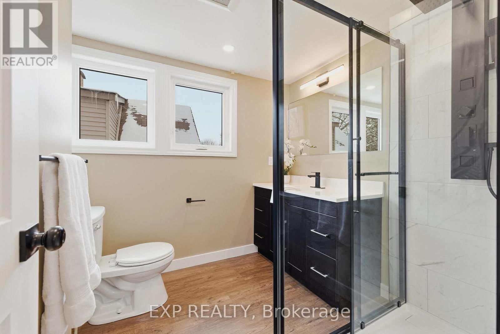 999 VINE STREET Image 27