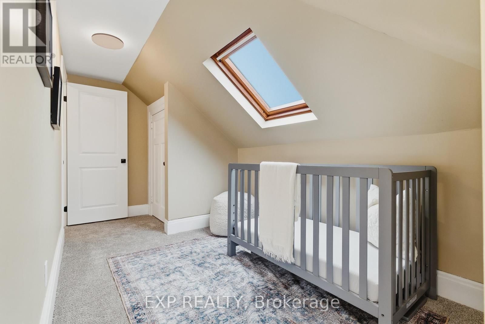 999 VINE STREET Image 30