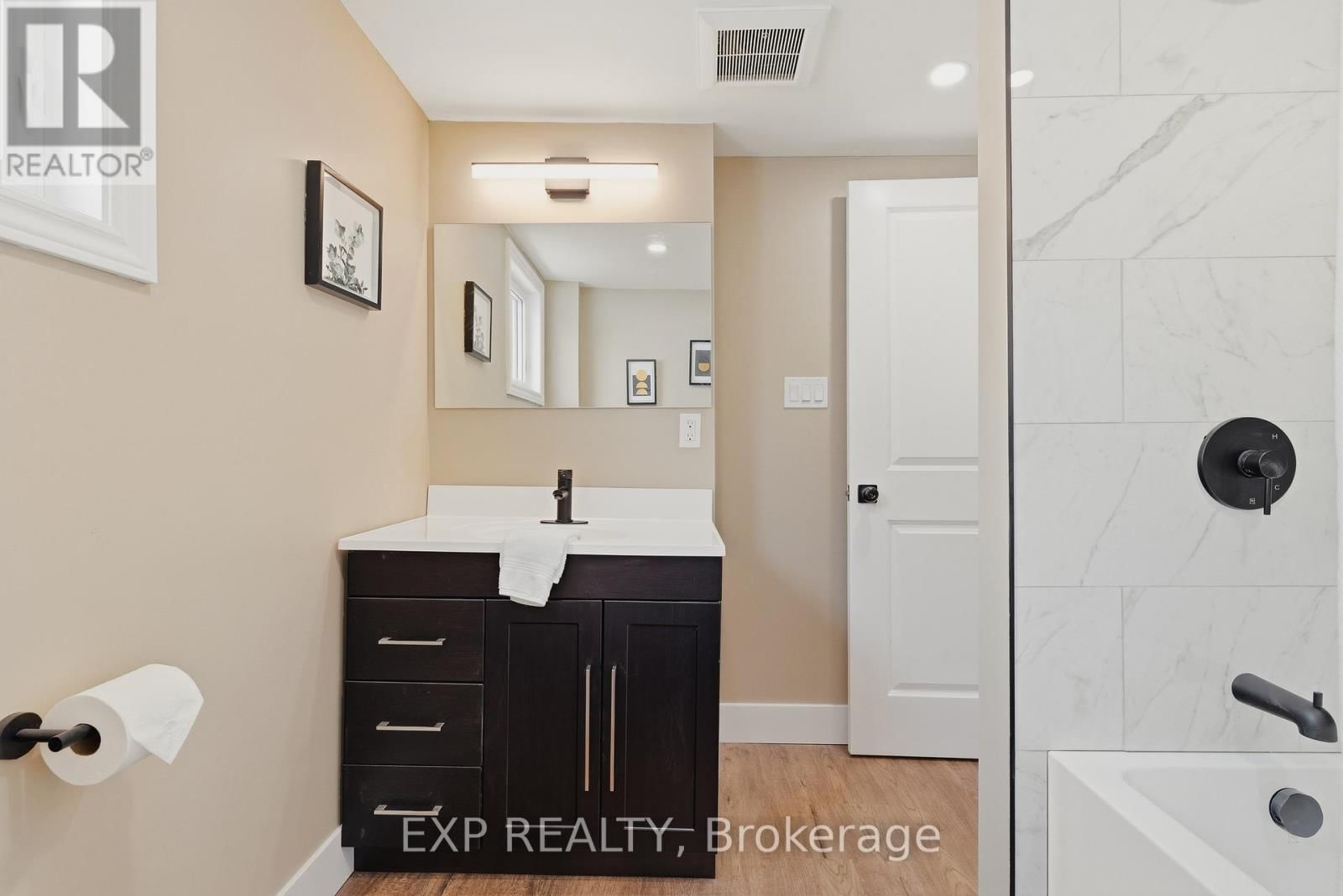 999 VINE STREET Image 33