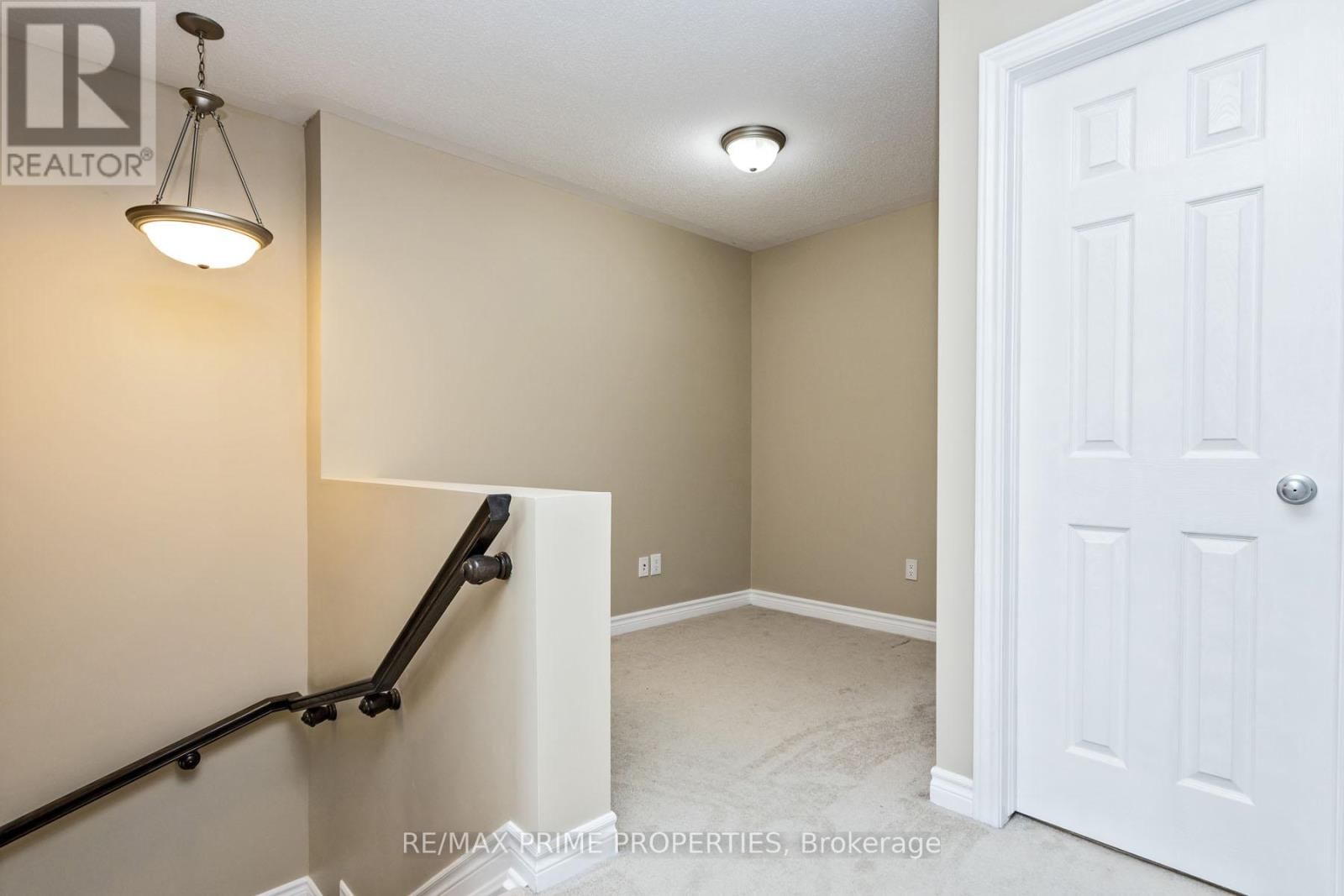 B - 287 TITANIUM PRIVATE Image 11