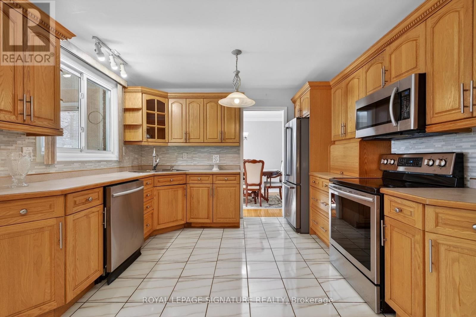 897 PEMBRIDGE CRESCENT Image 14