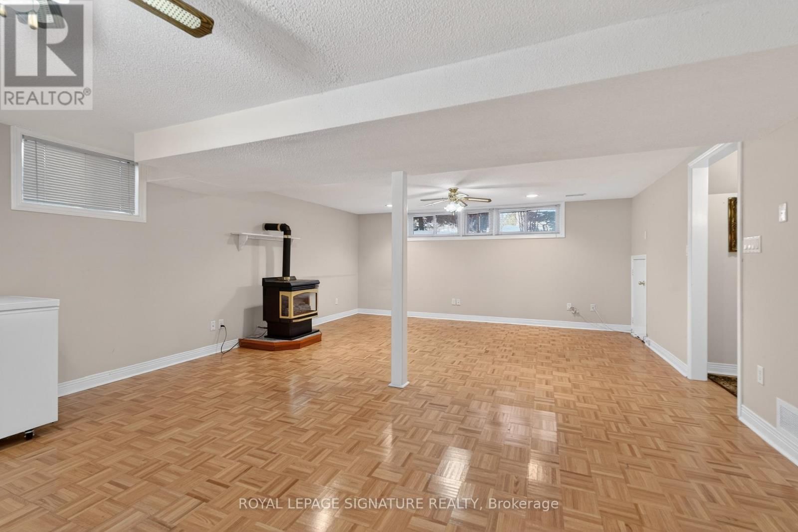 897 PEMBRIDGE CRESCENT Image 23