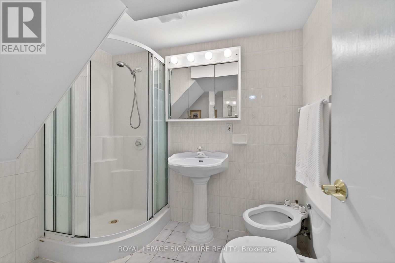 897 PEMBRIDGE CRESCENT Image 25