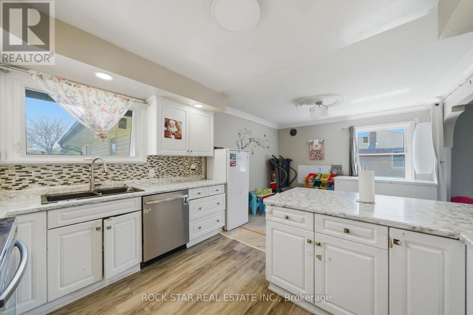 250 GRANTHAM AVENUE Image 11