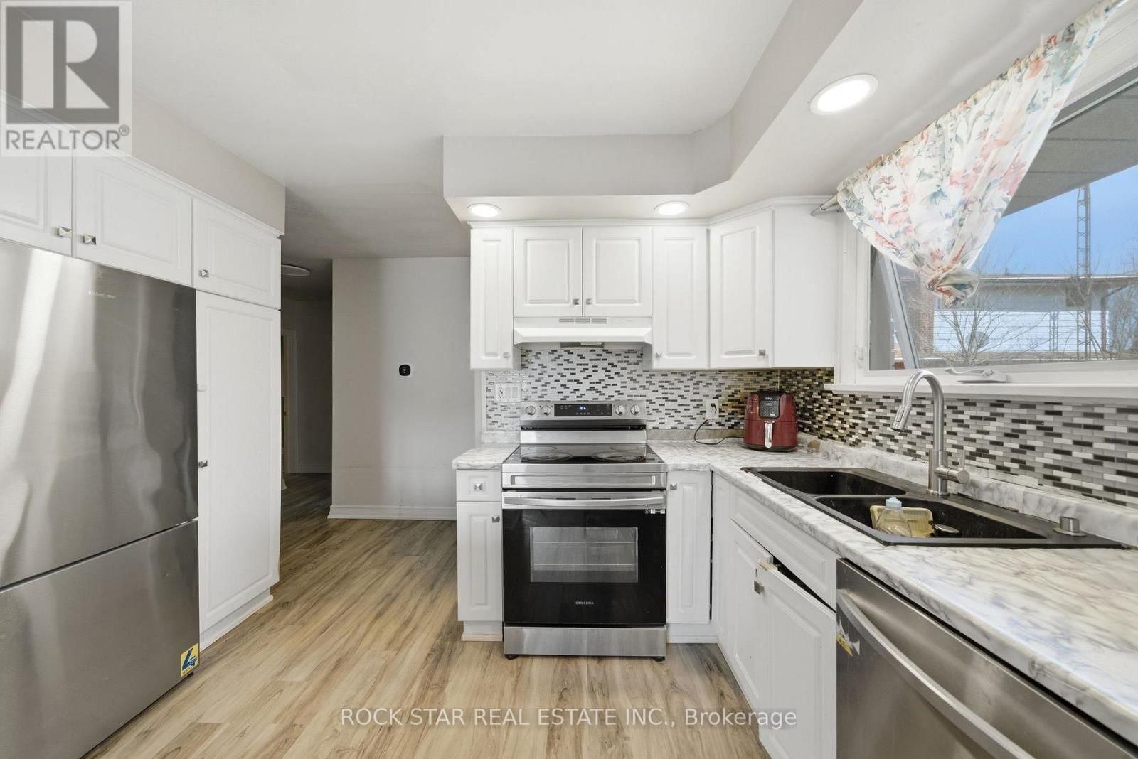 250 GRANTHAM AVENUE Image 9