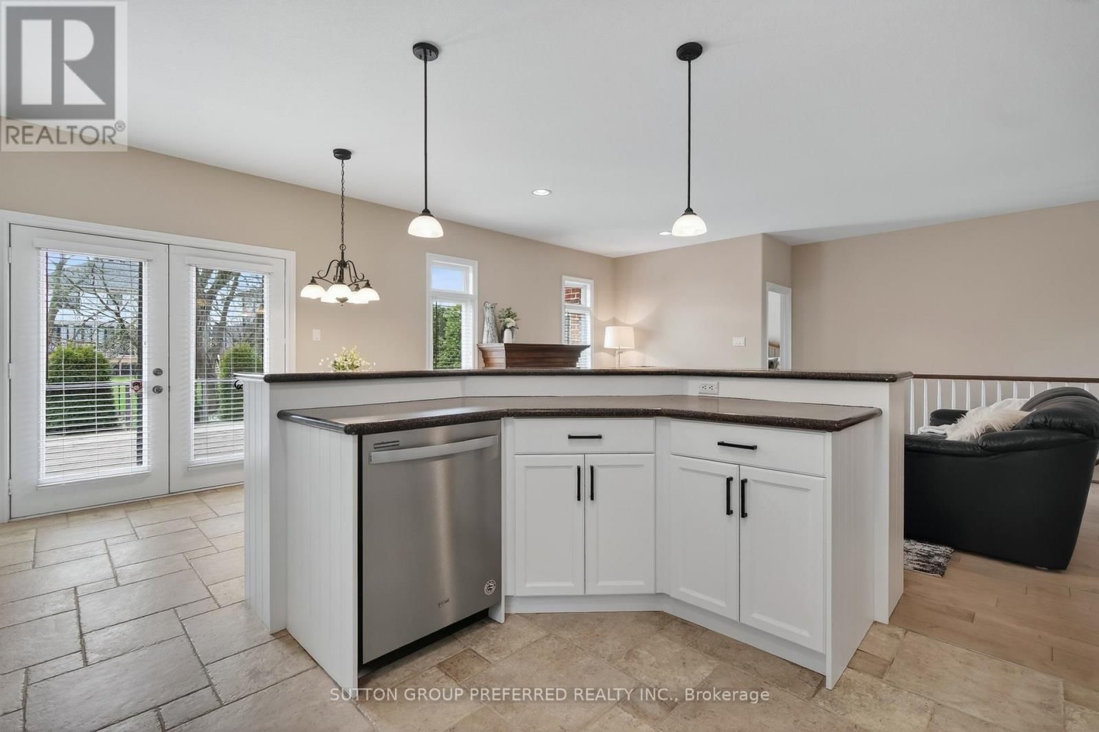 22 SPRINGFIELD WAY Image 16