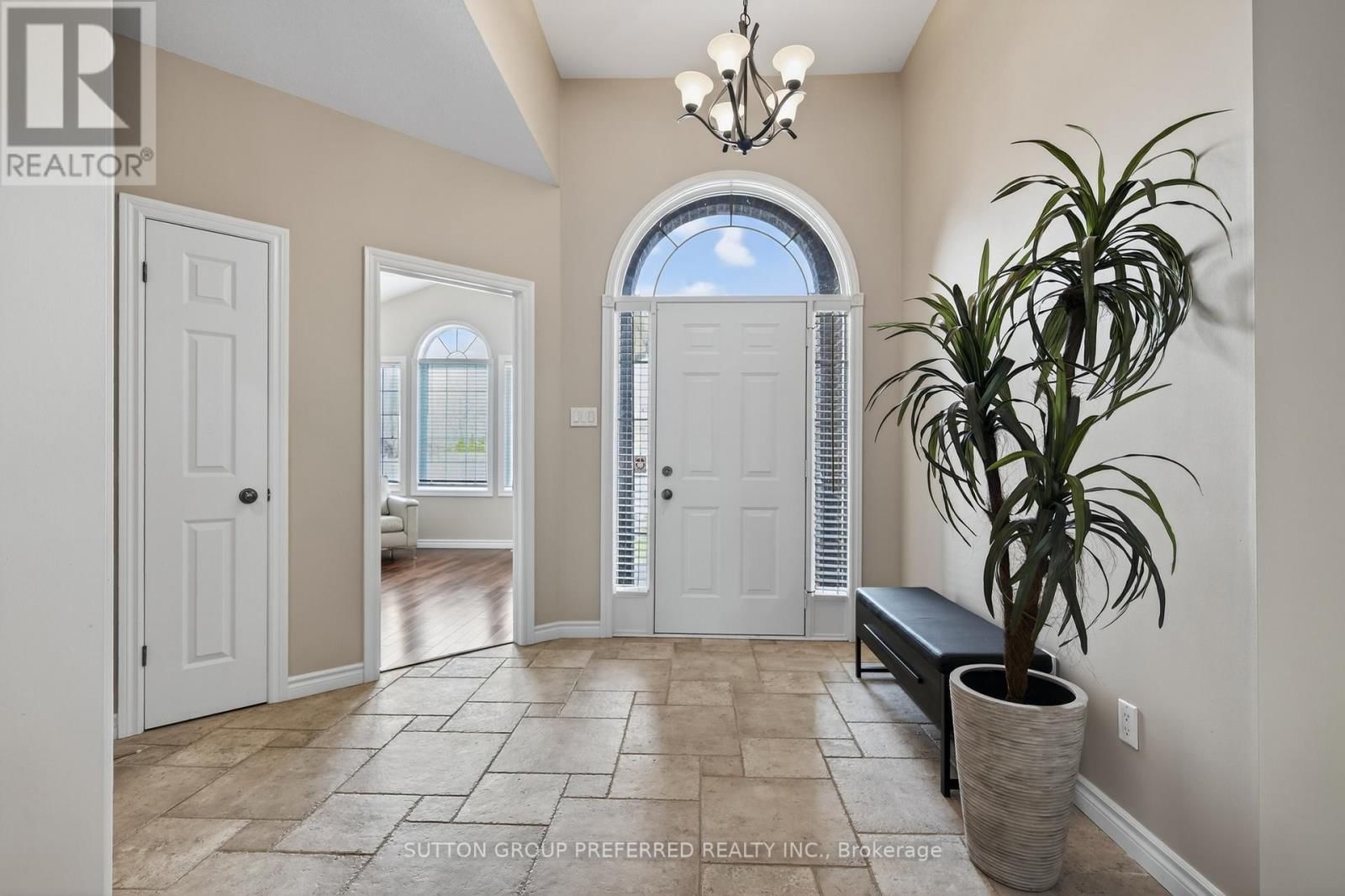 22 SPRINGFIELD WAY Image 4