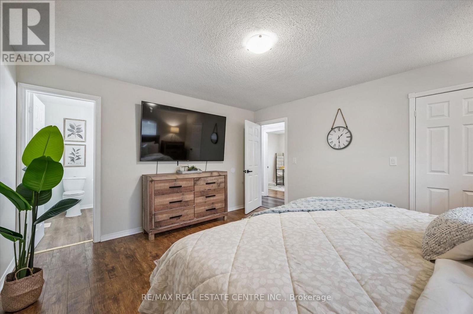 18 AVENUE ROAD Image 20