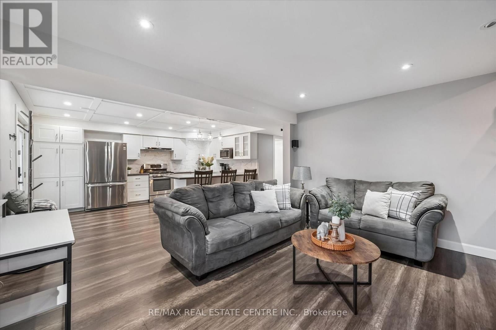 18 AVENUE ROAD Image 25