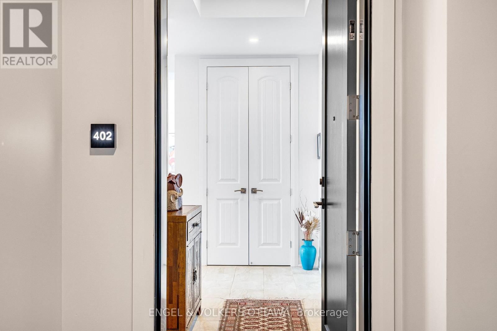 402 - 110 CORTILE PRIVATE Image 4