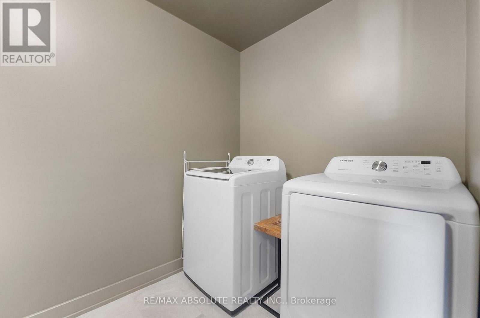 120 THOMAS STREET SOUTH Image 28