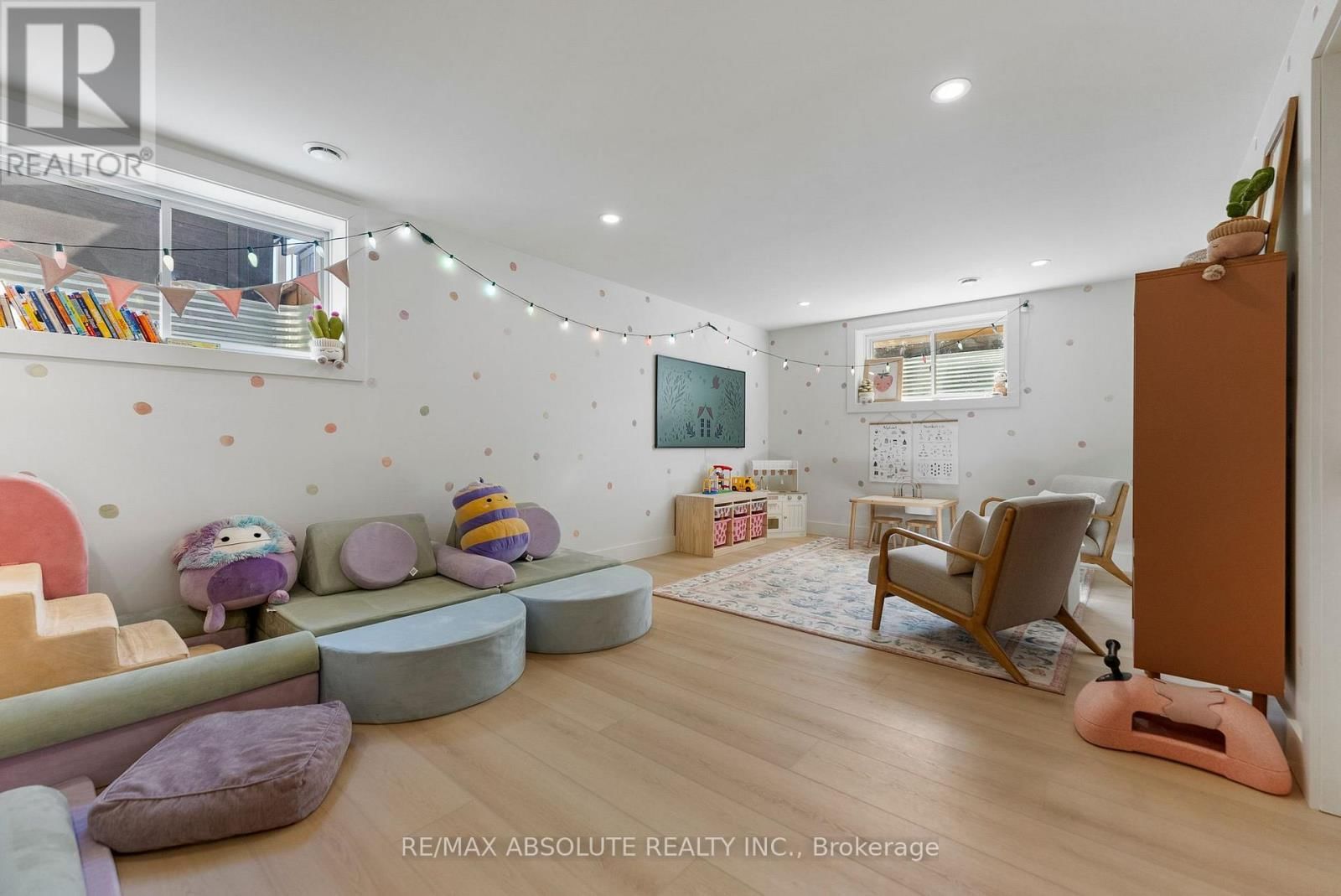 120 THOMAS STREET SOUTH Image 32