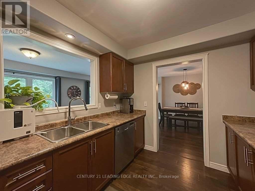 9 - 124 COLLEGE STREET Image 10