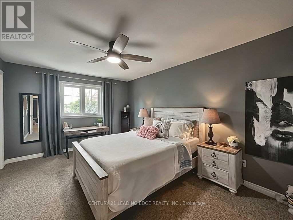 9 - 124 COLLEGE STREET Image 12