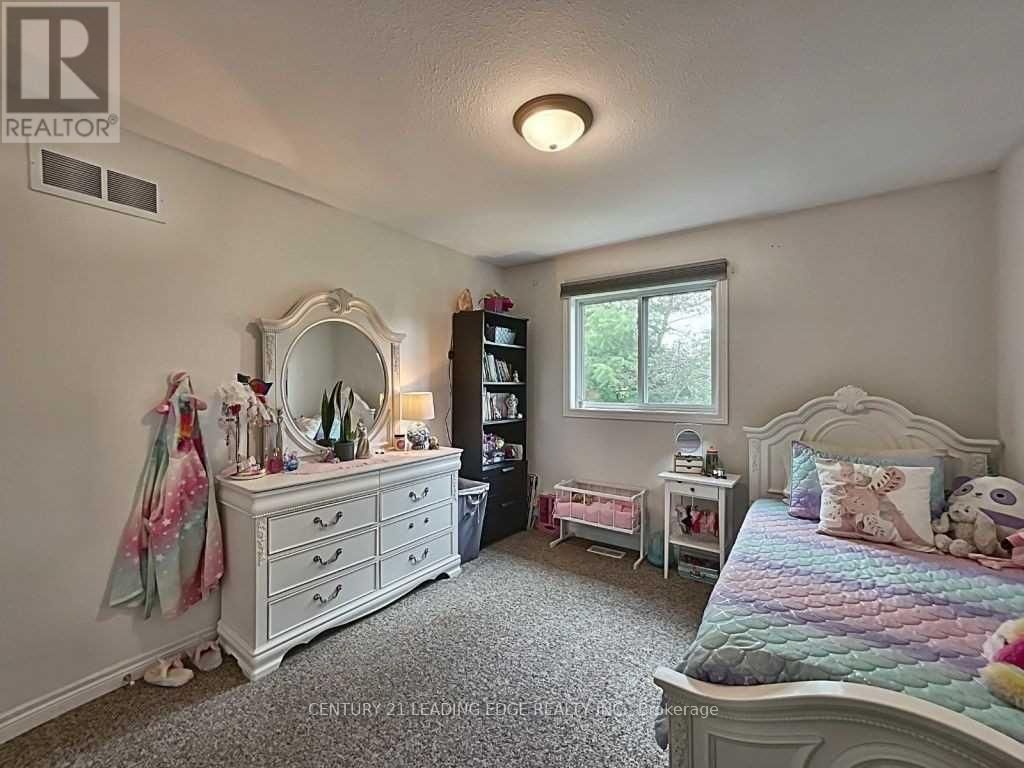 9 - 124 COLLEGE STREET Image 16